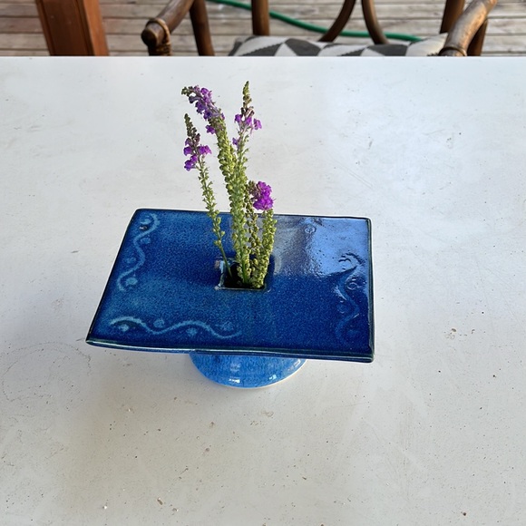 Charming modern cobalt blue flower pottery vase with built-in flower frog. - Picture 9 of 12